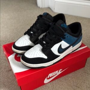 Nike Black and White Sneakers Classic Design used